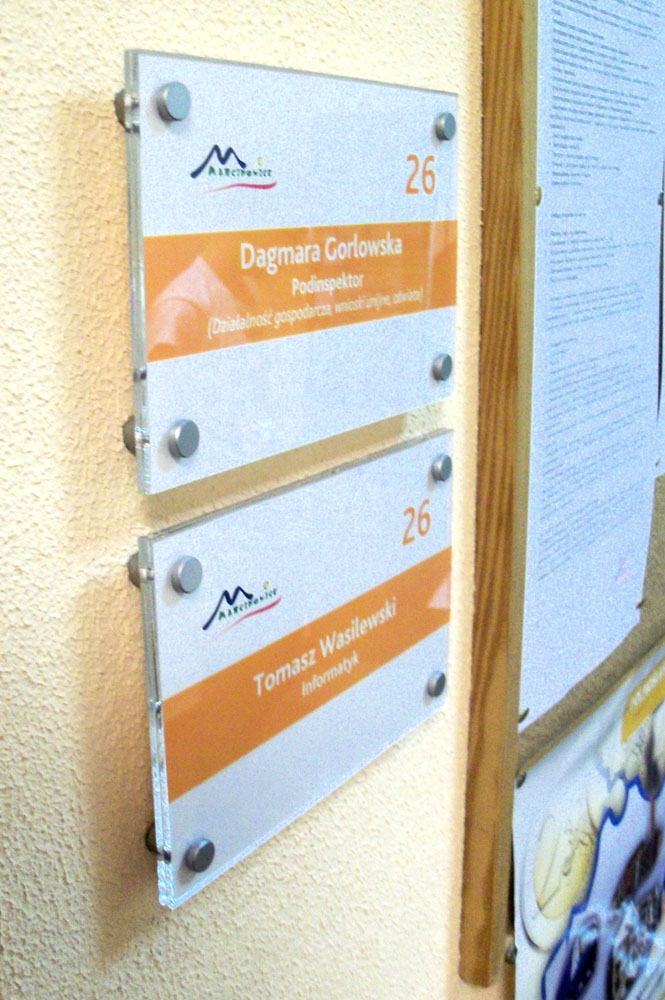Oznakowanie pomieszczeń w Urzędzie Gminy Marcinowice – tabliczki przydrzwiowe